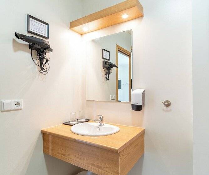 اتاق استاندارد یک نفره, Adventure Hotel Geirland