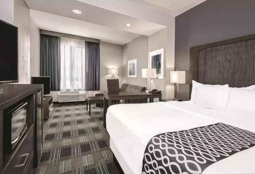 キングサイズベッドのスイートルーム, La Quinta By Wyndham Victoria   South