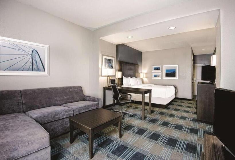 Люкс Кровать Кинг, La Quinta By Wyndham Victoria   South