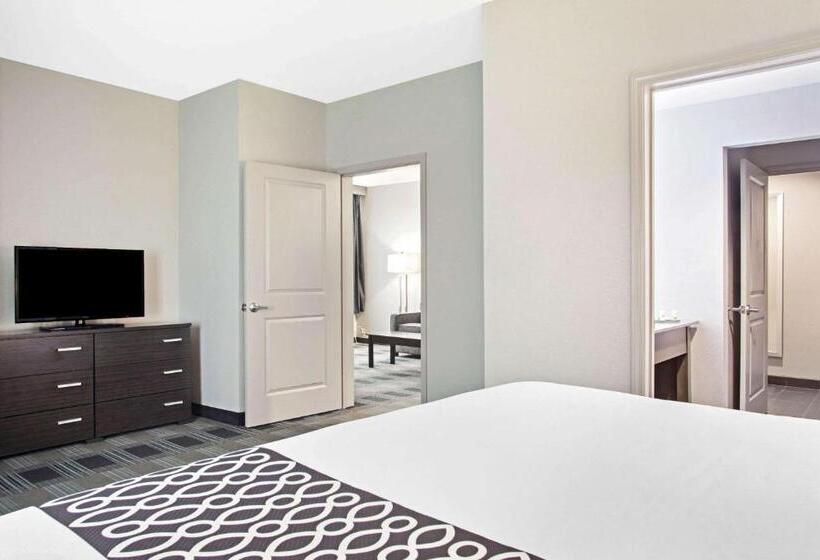 Люкс Кровать Кинг, La Quinta By Wyndham Victoria   South