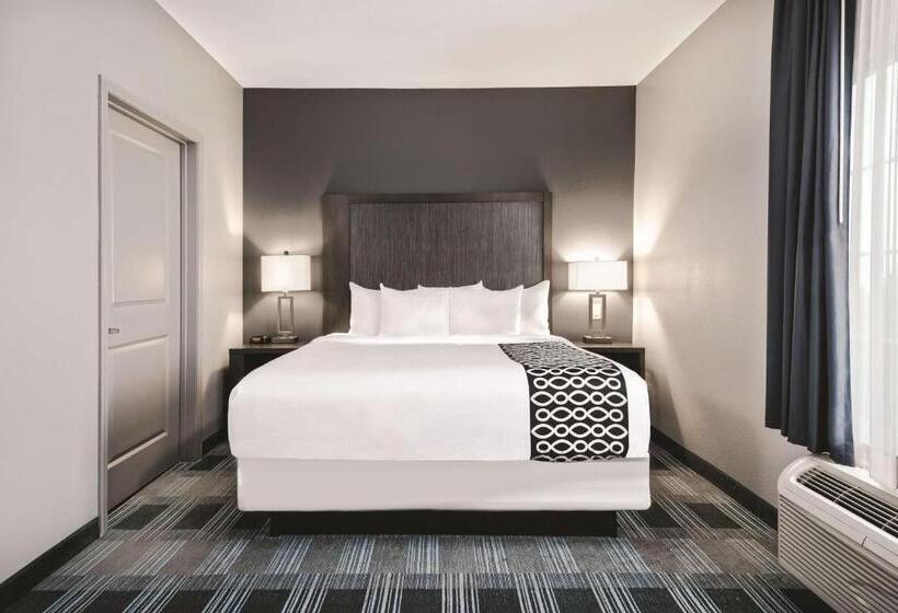 Люкс Кровать Кинг, La Quinta By Wyndham Victoria   South