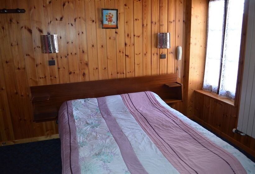 Номер Стандарт, Les Touristes