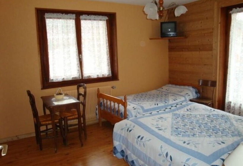 חדר סטנדרט לשלושה, Les Touristes