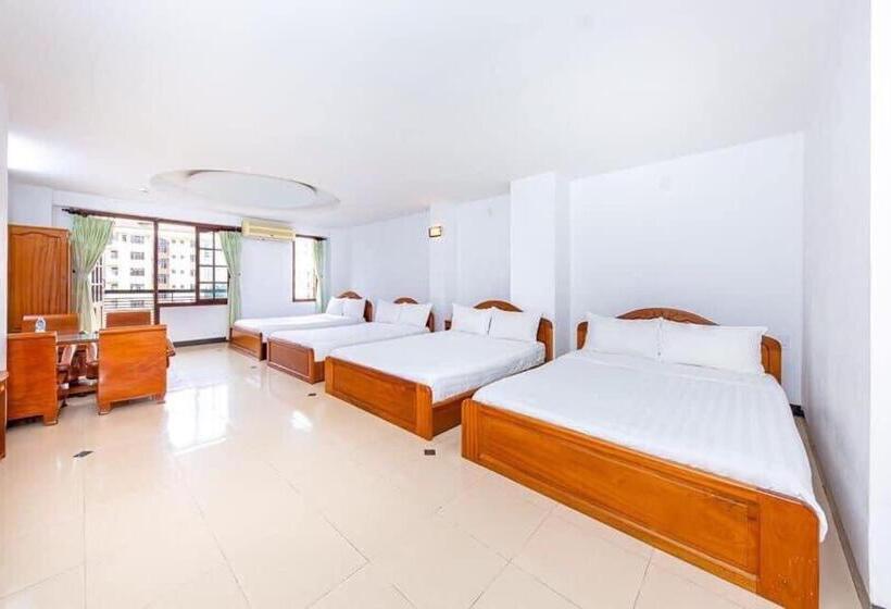 اتاق خانوادگی, Minh Cat