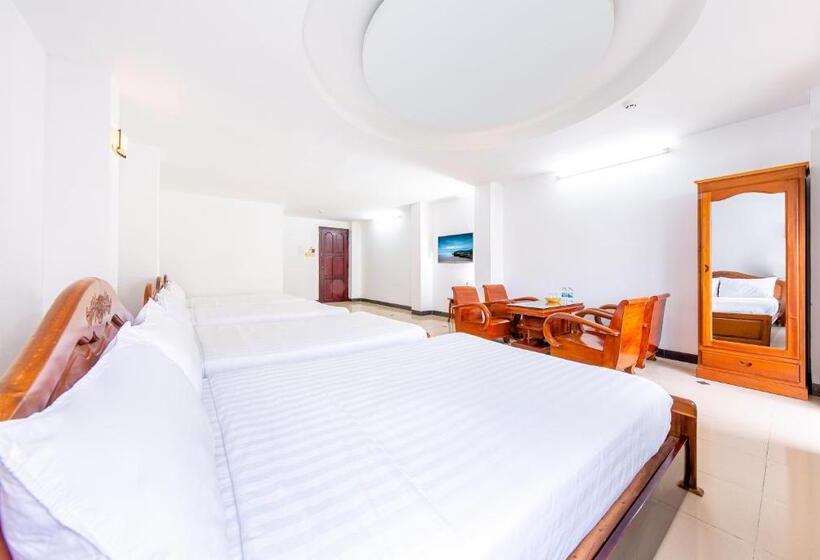 اتاق خانوادگی, Minh Cat