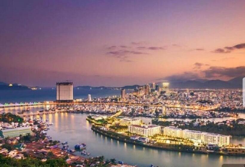 اتاق خانوادگی, Minh Cat