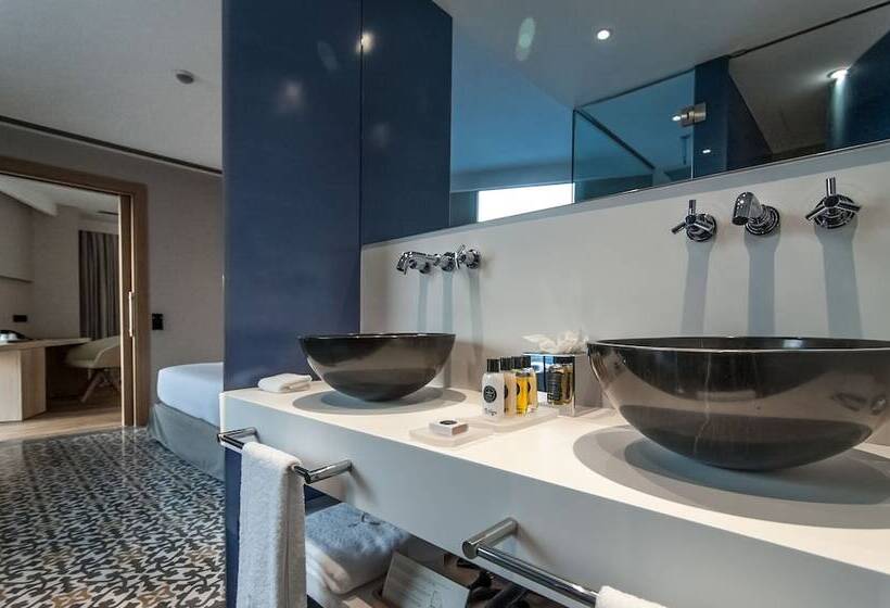 Номер Стандарт Вид на Горы, Sorli Emocions