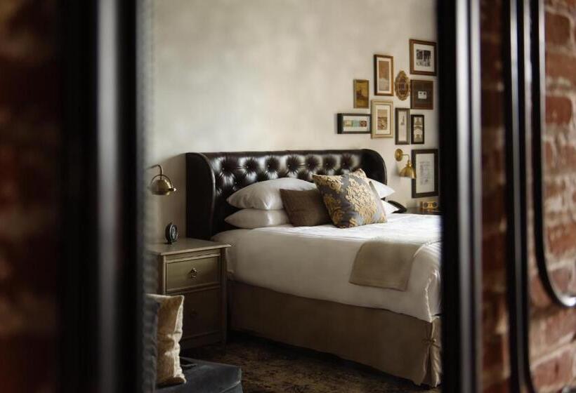 キングサイズベッドのクラシックルーム, The Charmant