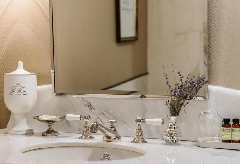 キングサイズベッドのスタンダードルーム, The Charmant