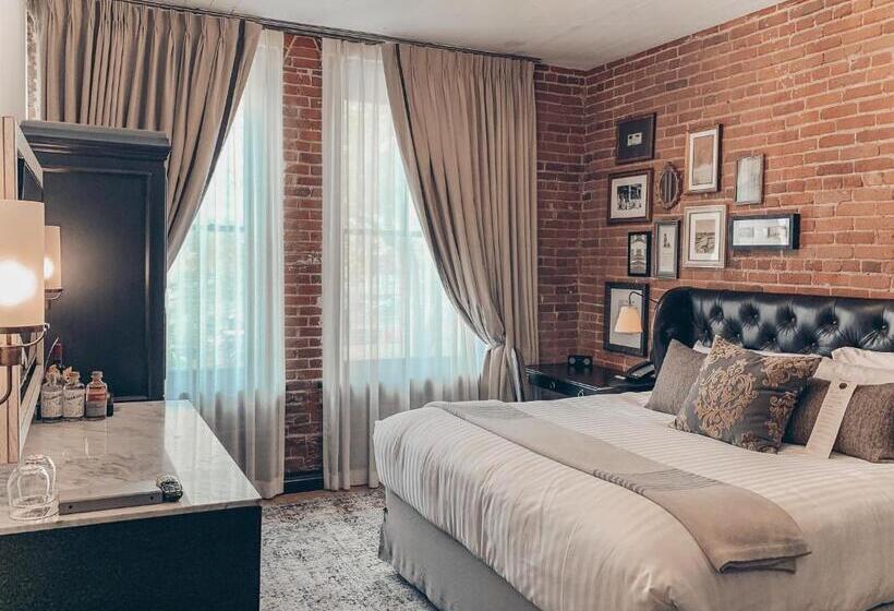 キングサイズベッドのスタンダードルーム, The Charmant