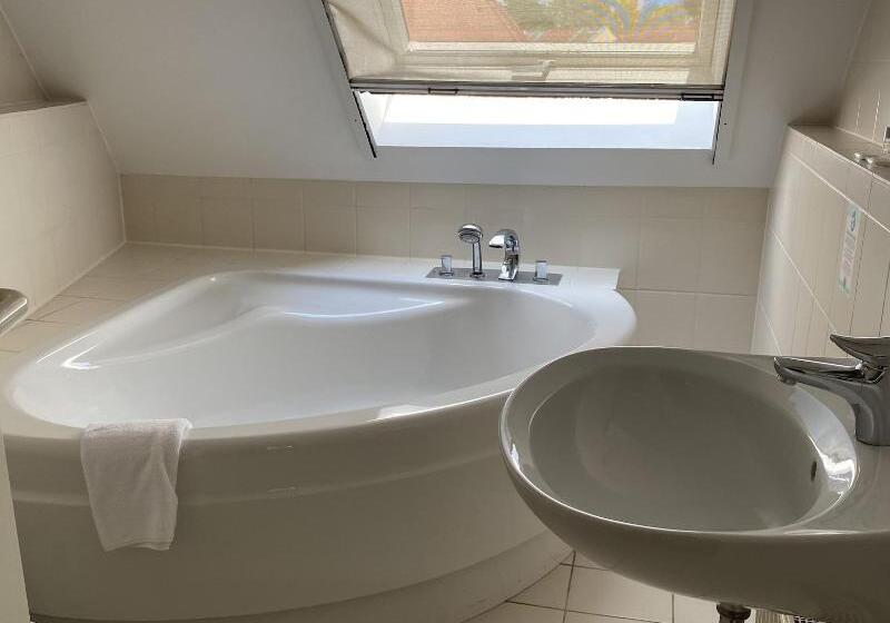 キングサイズベッドのクラシックルーム, The Charmant