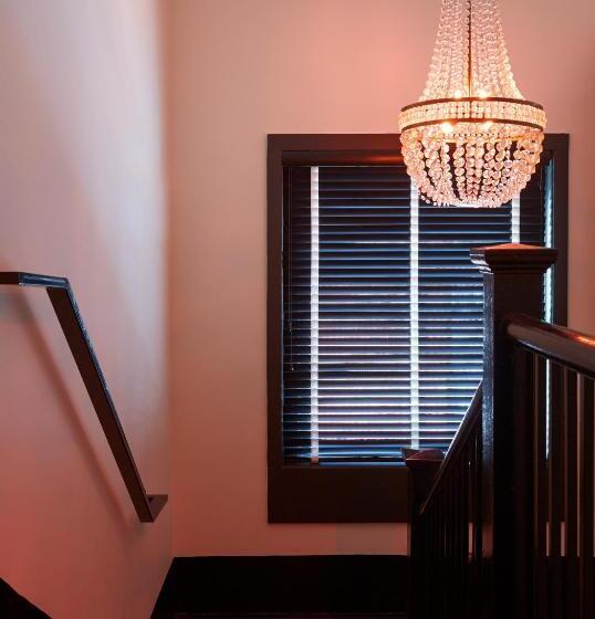 غرفة قياسية رباعية, The Dean Hotel, An Ash