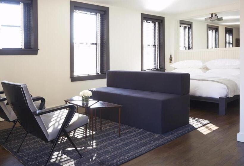 جناح سرير كينج, The Dean Hotel, An Ash