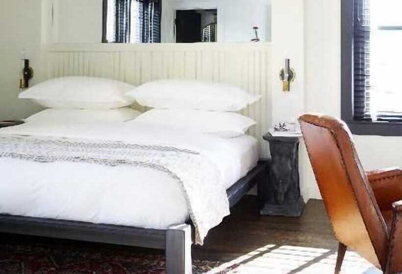 جناح سرير كينج, The Dean Hotel, An Ash