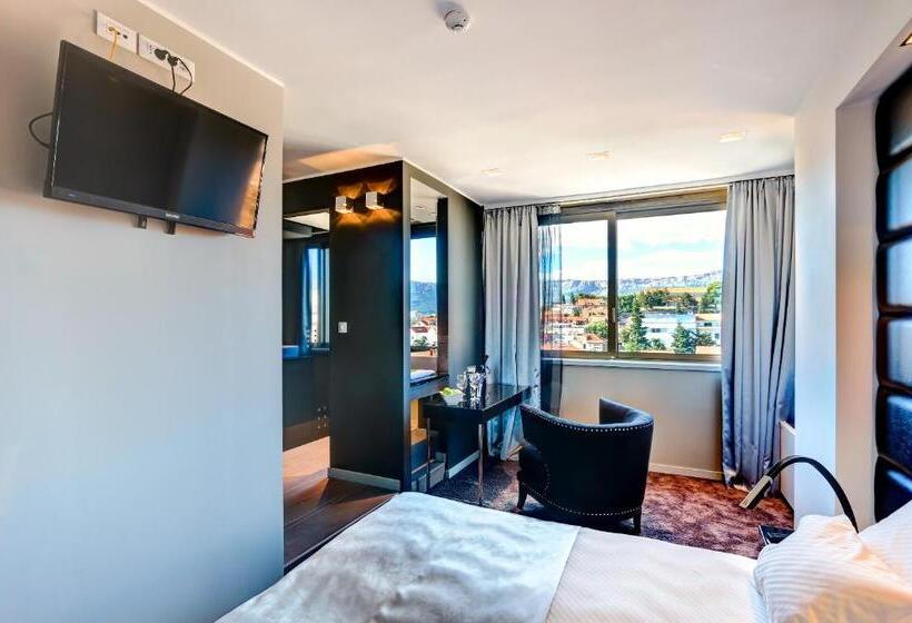 Номер Superior Вид на Город, The View Luxury Rooms
