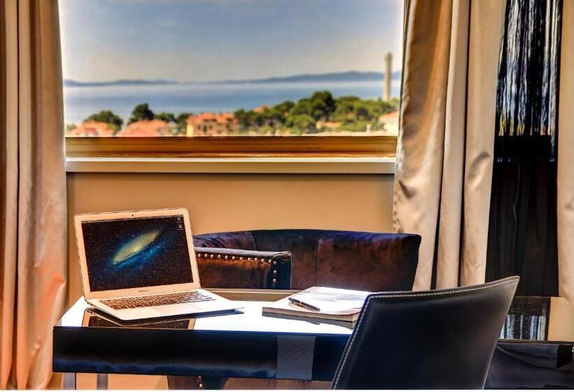 Номер Superior Вид на Море, The View Luxury Rooms