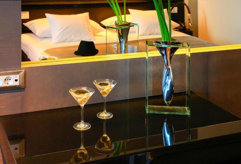 Номер Superior Боковой Вид на Море, The View Luxury Rooms