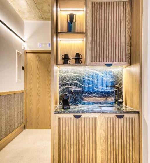 가든 전망 주니어 스위트, Capital Luxury Suites