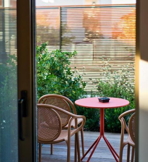 디럭스 스위트, Capital Luxury Suites