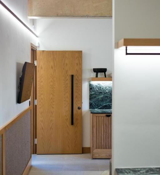 디럭스 스위트, Capital Luxury Suites