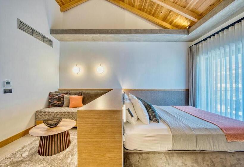 Полулюкс Боковой Вид на Море, Capital Luxury Suites
