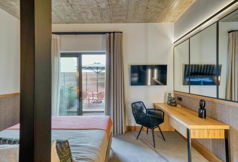 Полулюкс Вид на Сад, Capital Luxury Suites