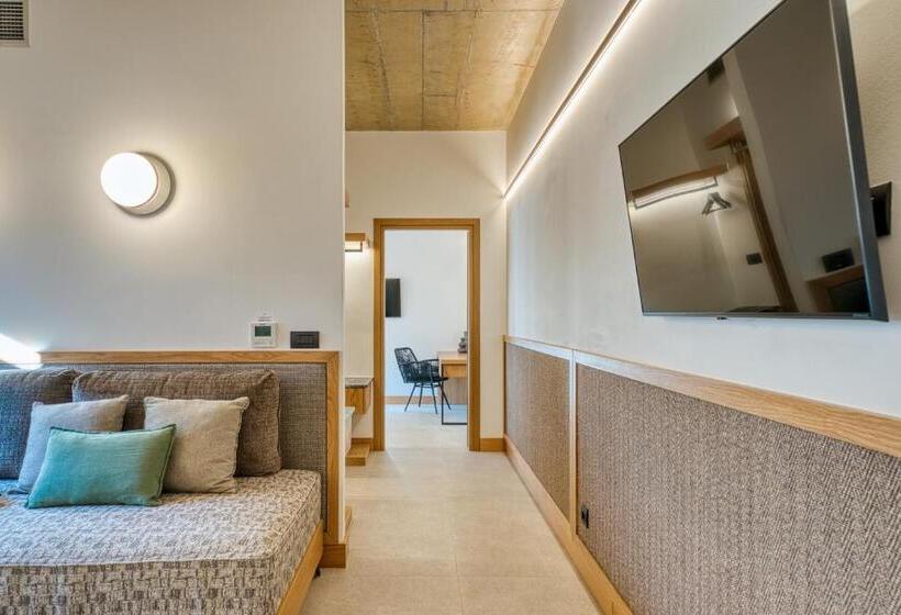 디럭스 스위트, Capital Luxury Suites