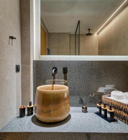 Полулюкс Боковой Вид на Море, Capital Luxury Suites