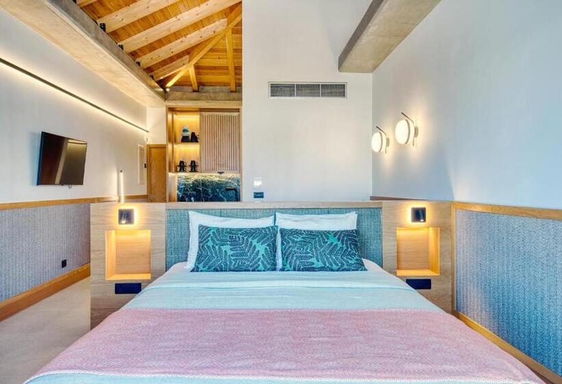 주니어 스위트 측면 바다 전망, Capital Luxury Suites