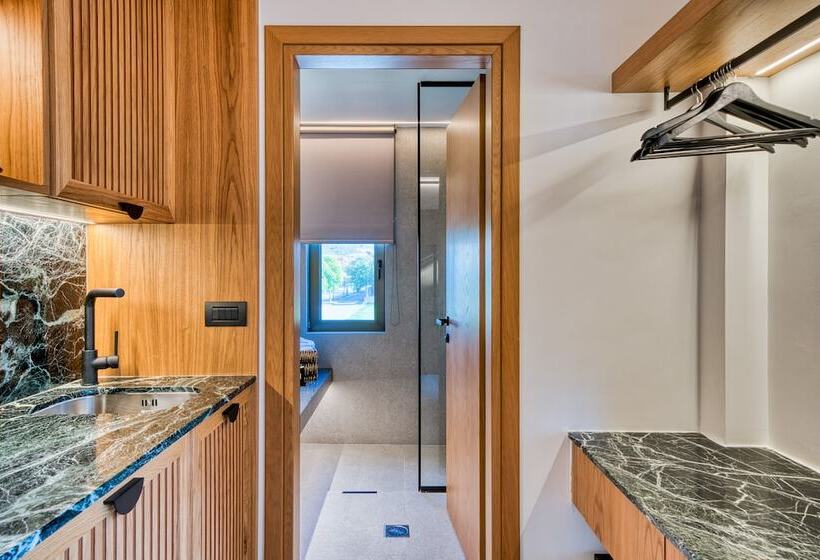 디럭스 스위트, Capital Luxury Suites