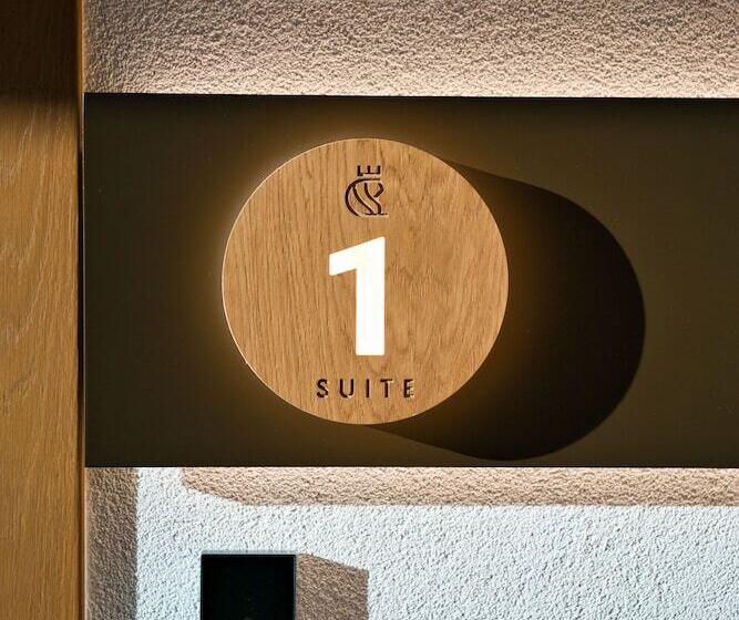 디럭스 스위트, Capital Luxury Suites