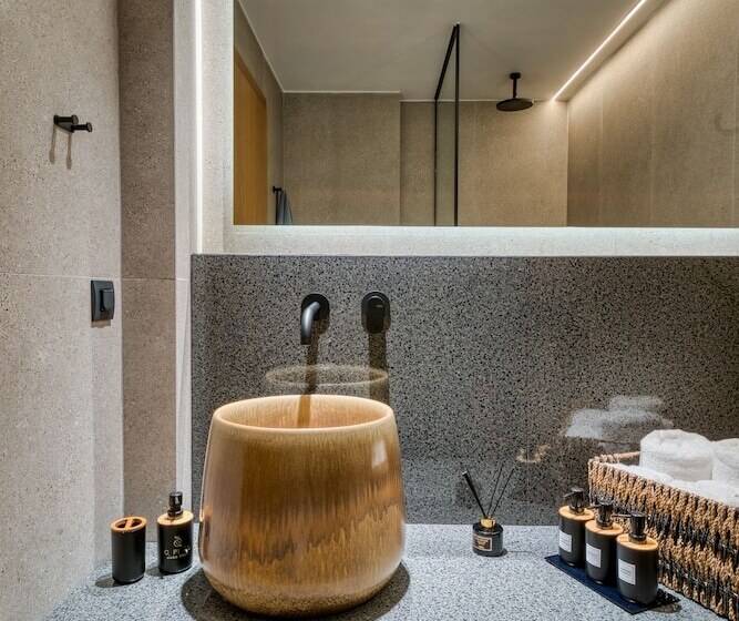 주니어 스위트 측면 바다 전망, Capital Luxury Suites