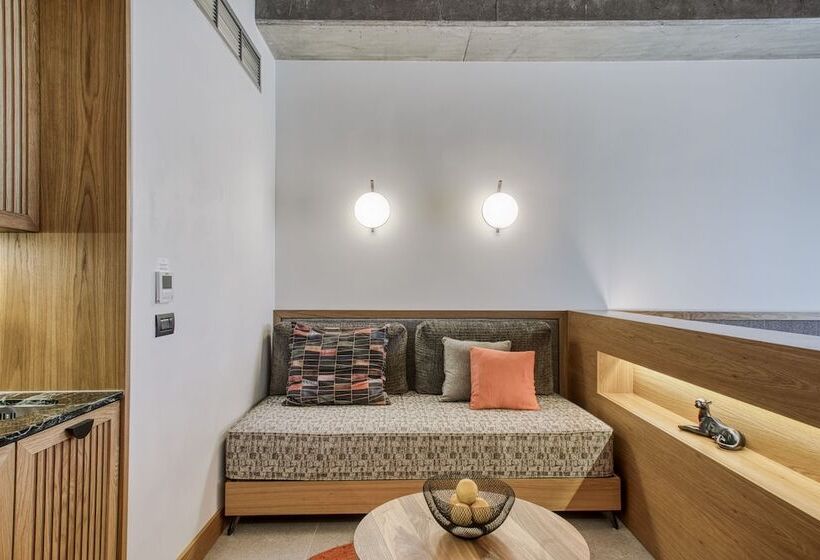 Полулюкс Боковой Вид на Море, Capital Luxury Suites