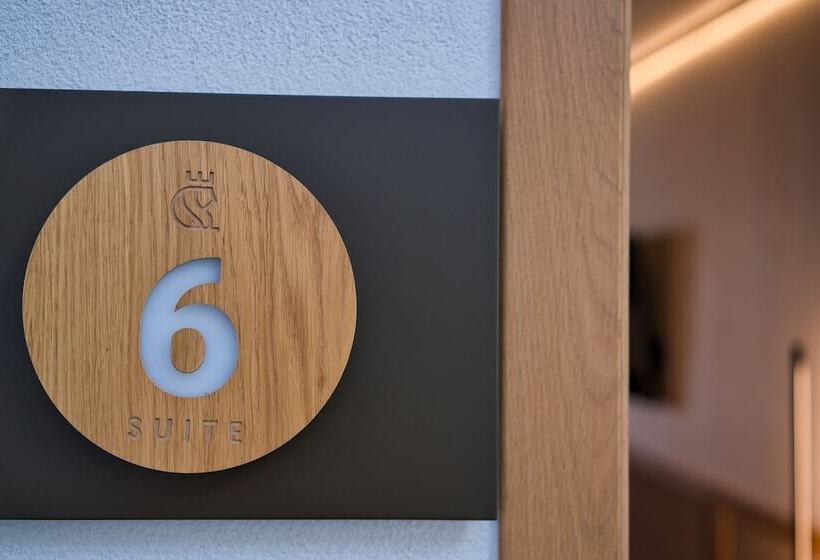 주니어 스위트 측면 바다 전망, Capital Luxury Suites