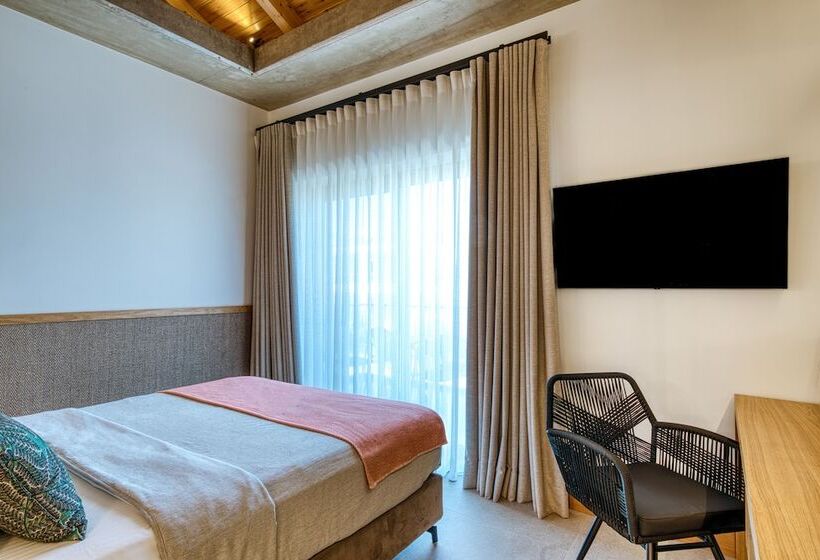 Полулюкс Боковой Вид на Море, Capital Luxury Suites