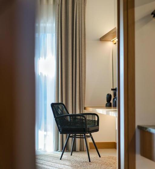 Люкс Повышенной Комфортности, Capital Luxury Suites
