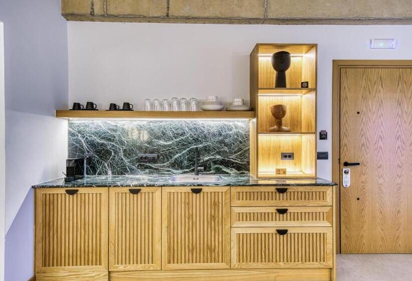 디럭스 스위트, Capital Luxury Suites