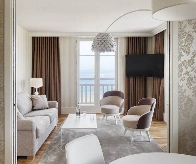 جناح, Grand Hôtel Perros Guirec