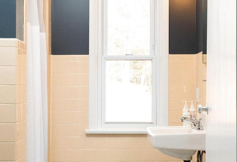 מיטת קינג בסוויטה, The Darby