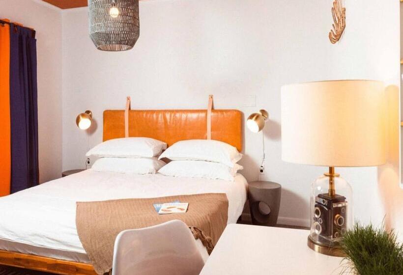 חדר סטנדרט, The Darby