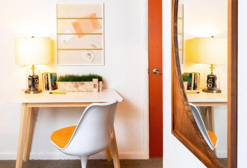 חדר סטנדרט מותאם לאדם עם מוגבלויות, The Darby