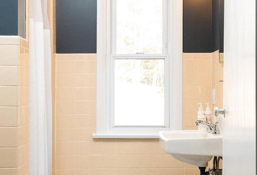 חדר סטנדרט, מיטת קינג, מותאם לאדם עם מוגבלויות, The Darby