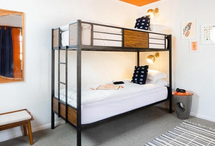 חדר סטנדרט, The Darby