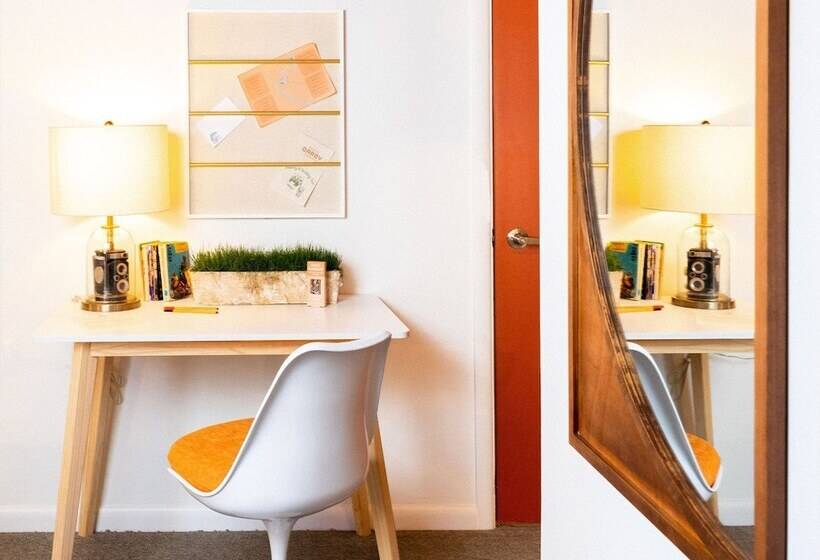 חדר סטנדרט, The Darby