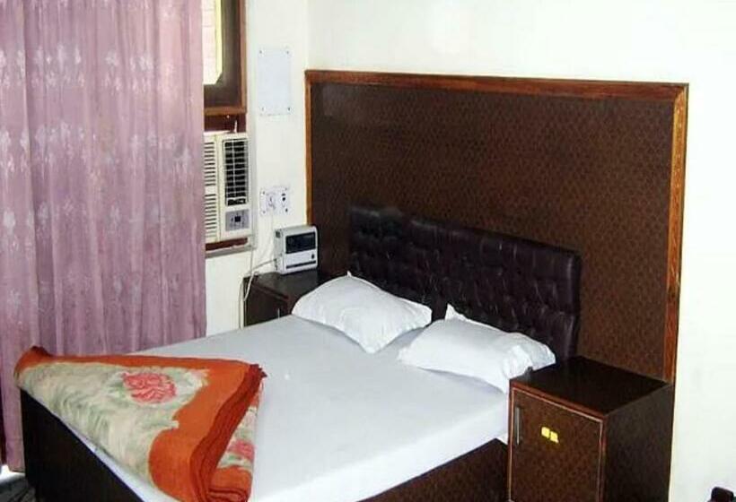 Номер Deluxe, Grg Kunj Residency Mathura Near Railway Juction 950m