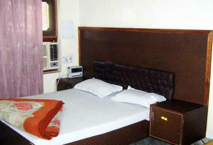 Номер Deluxe, Grg Kunj Residency Mathura Near Railway Juction 950m