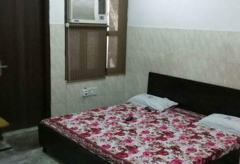 Номер Deluxe, Grg Kunj Residency Mathura Near Railway Juction 950m