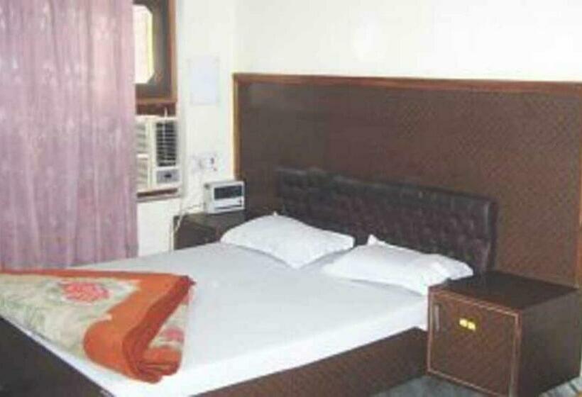 Номер Deluxe, Grg Kunj Residency Mathura Near Railway Juction 950m