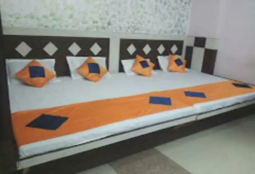 Superior Neljän Hengen Huone, Grg Kunj Residency Mathura Near Railway Juction 950m
