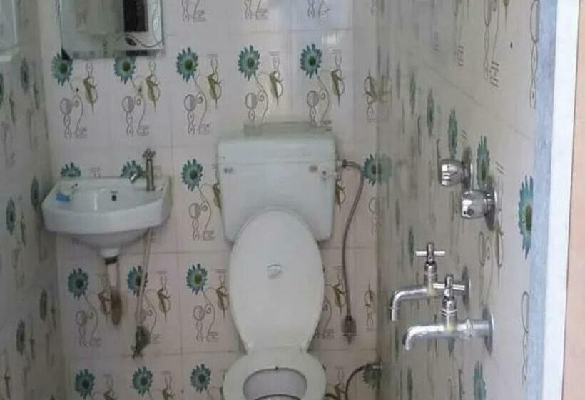 Четырехместный Номер Superior, Grg Kunj Residency Mathura Near Railway Juction 950m